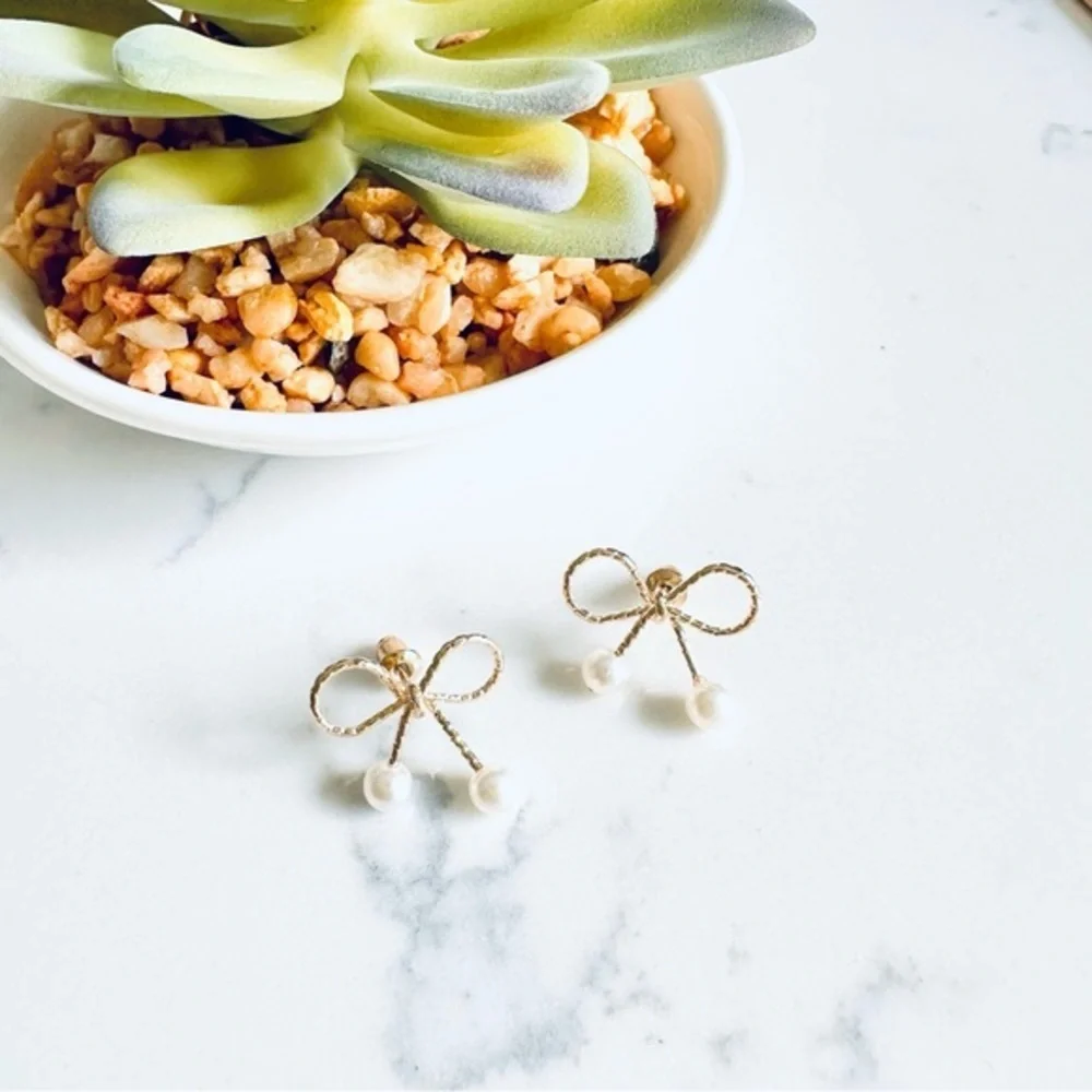 2/$30🌵 Dainty Gold Bow Stud Earrings Faux Pearl Minimalist Fashion Classic